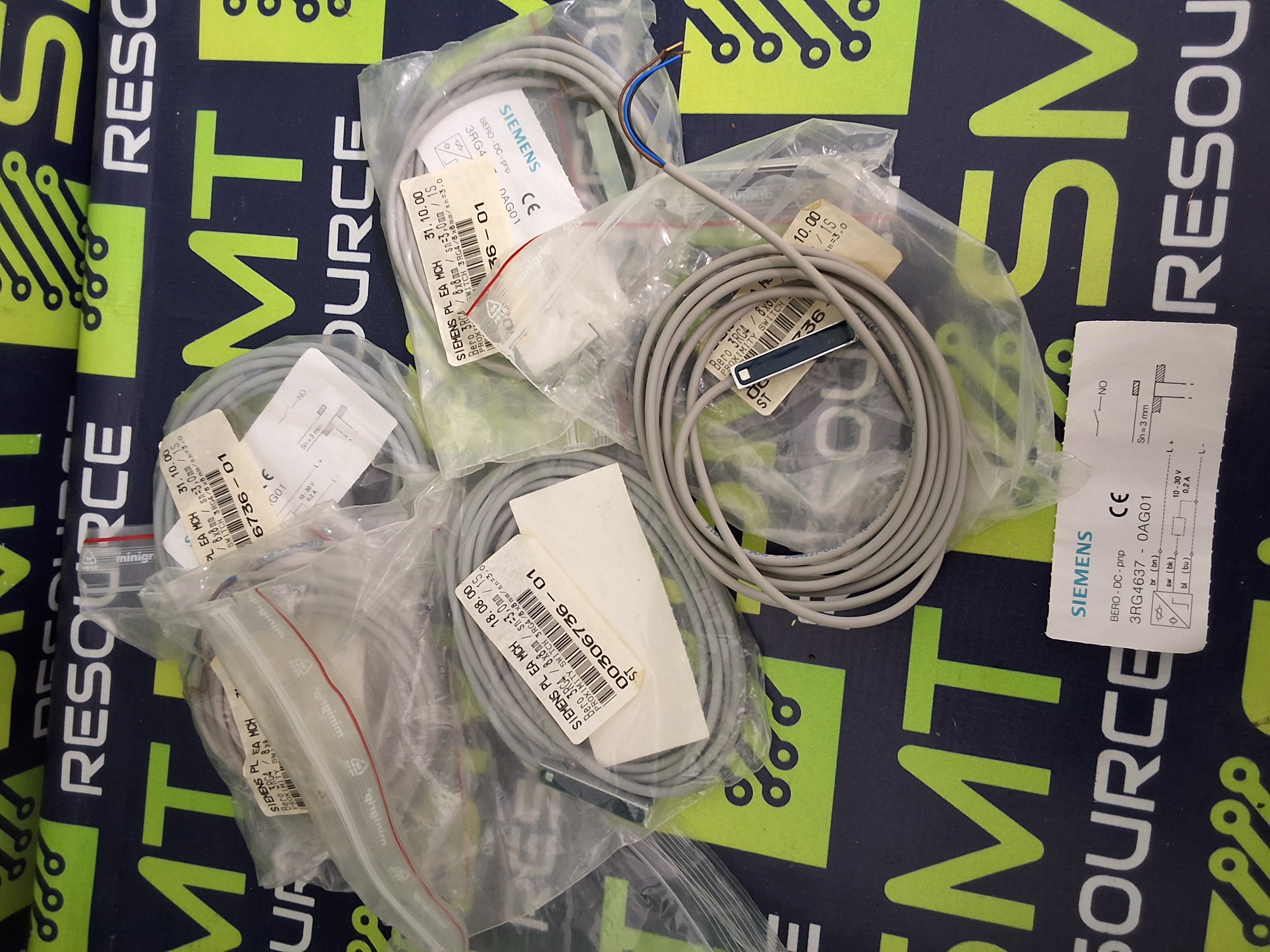 SIEMENS 3RG4637-0AG01 / 00306736-01 PROXIMITY SWITCH - BRAND NEW