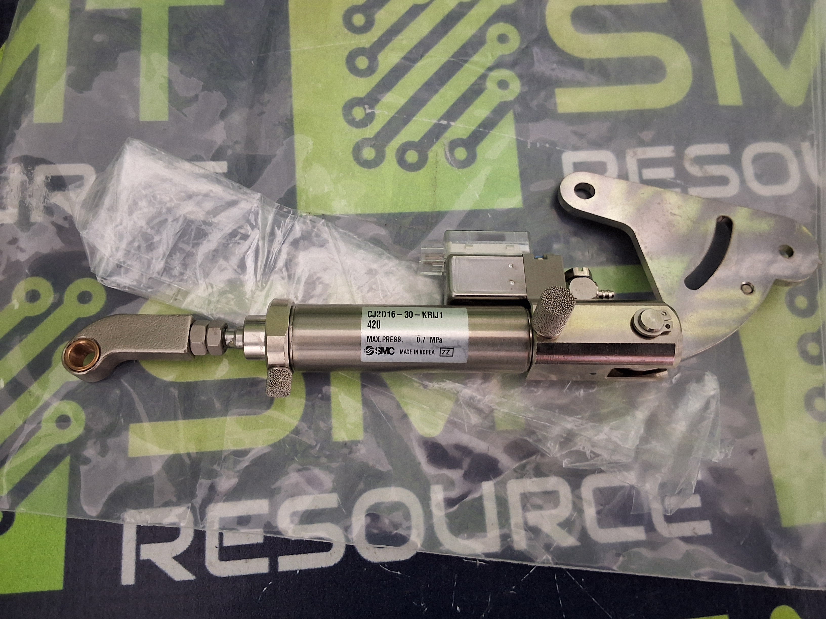 Used SMC CJ2D16-30-KRIJ1420 PNEUMATIC CYLINDER