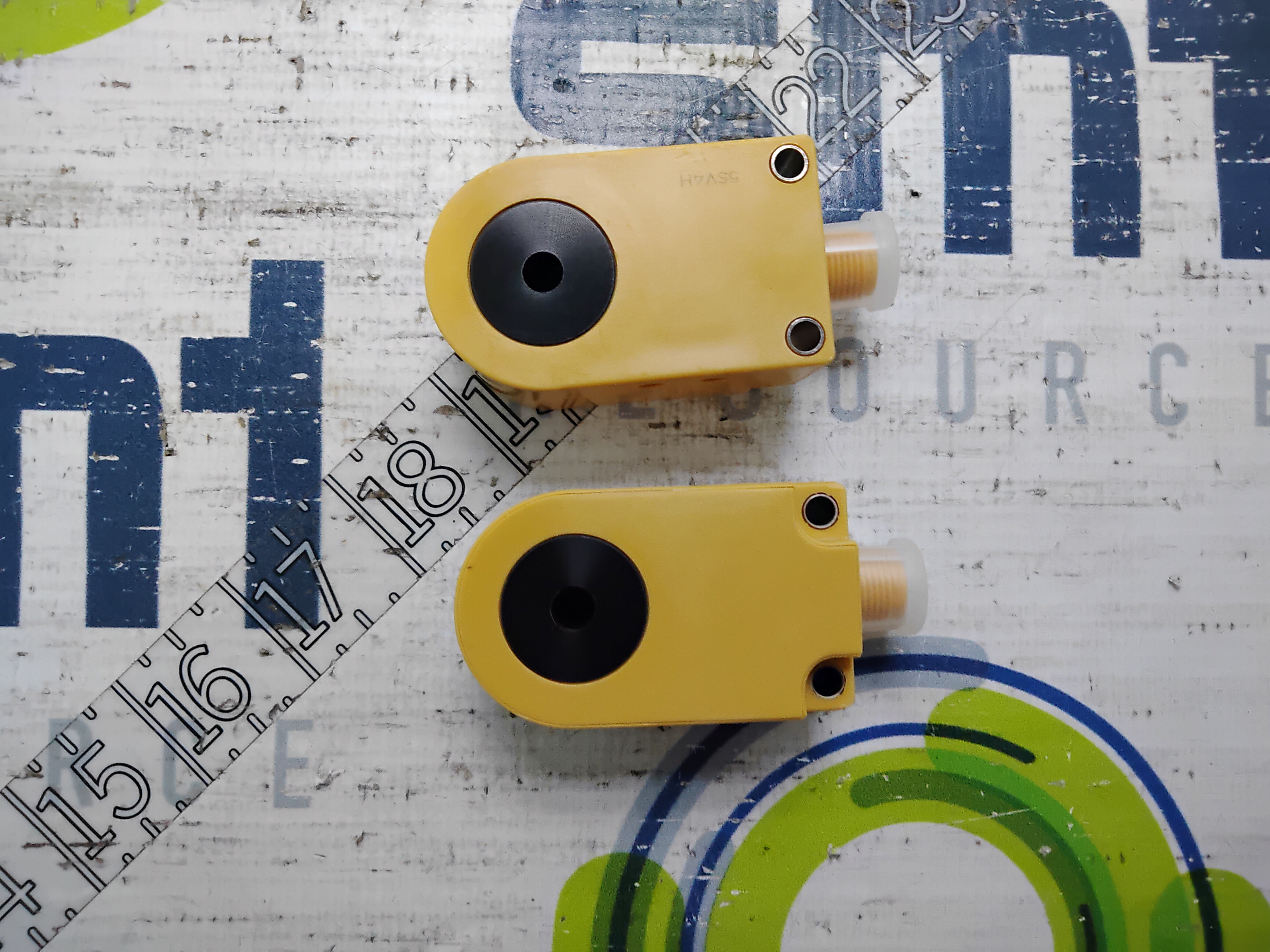 TURCK Bi15R-W30-DAN6X0-H1141 PROXIMITY SWITCH-LOT OF 2 UNITS