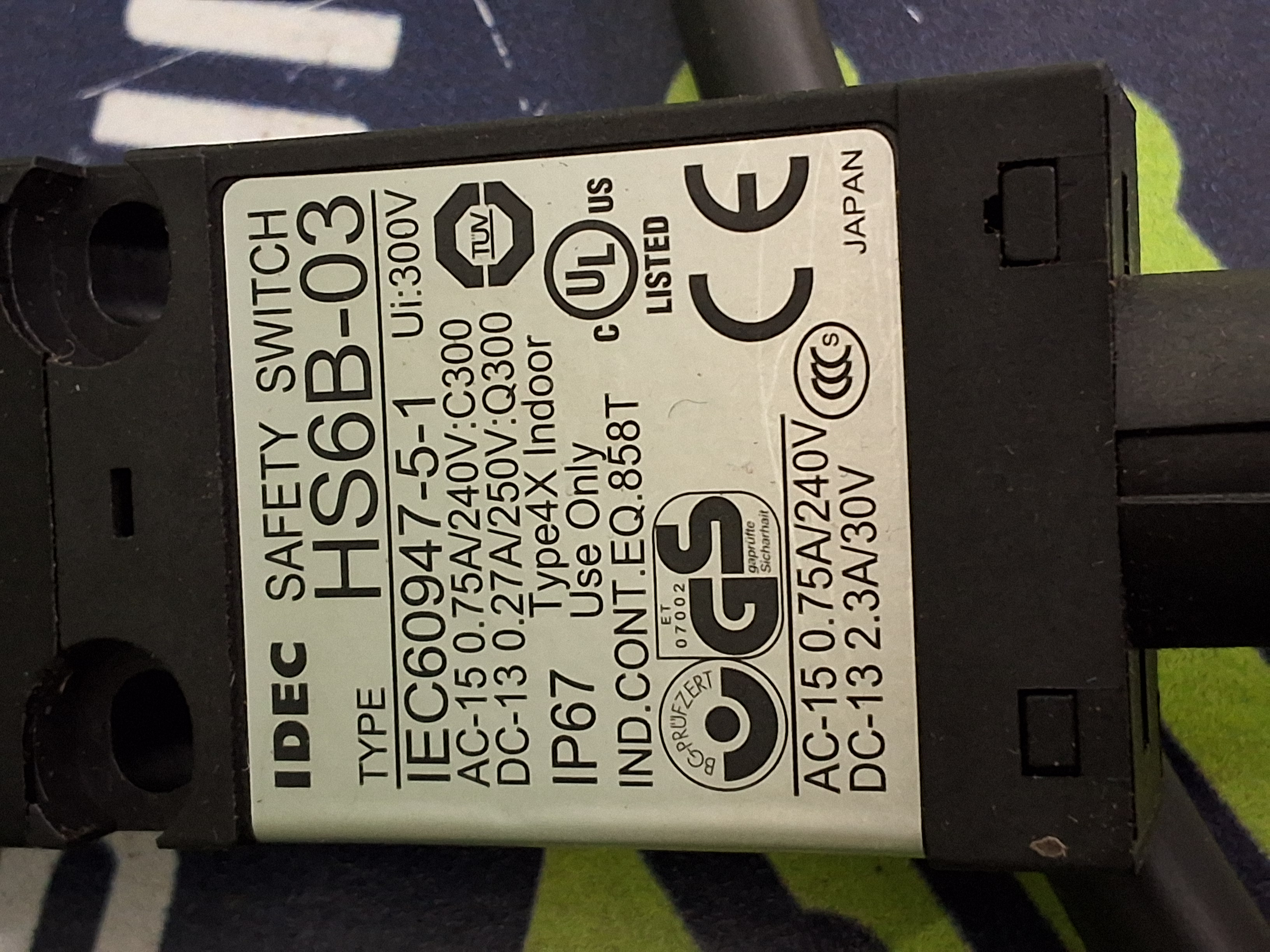 Used IDEC HS6B-03 SAFETY INTERLOCK SWITCH WITH KEY