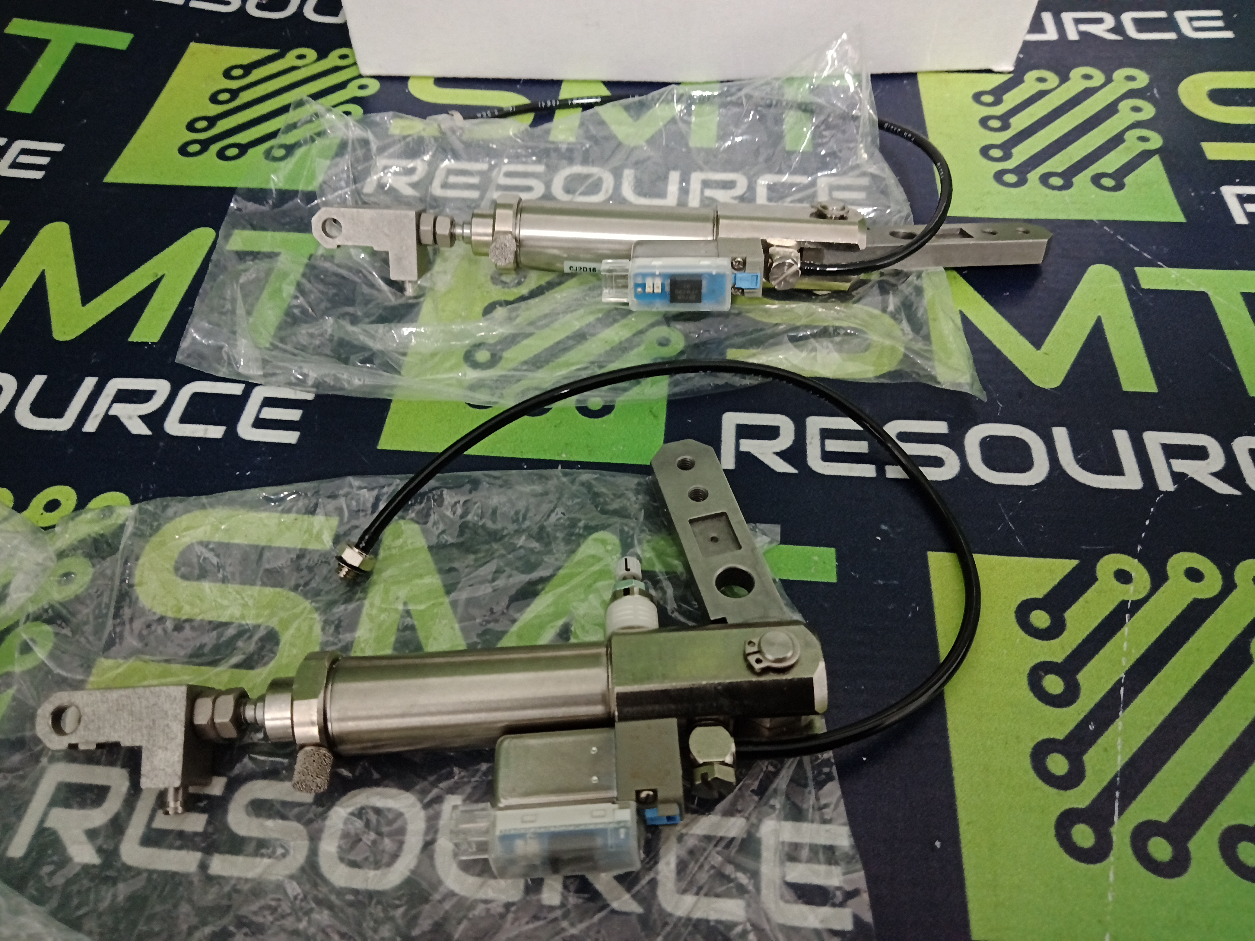 Used SMC CJ2D16-20-KJIJ1421 PNEUMATIC CYLINDER