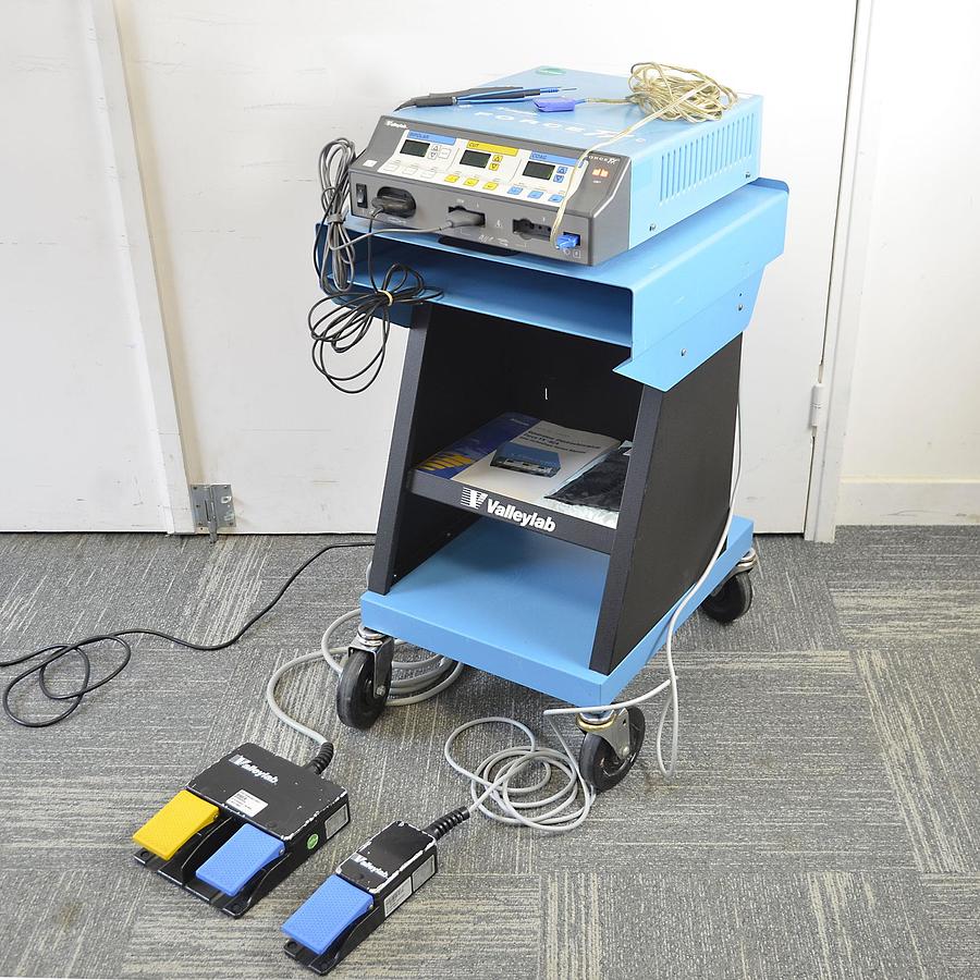 D'occasion BISTOURI ELECTRIQUE MONOPOLAIRE ET BIPOLAIRE VALLEYLAB FORCE FX