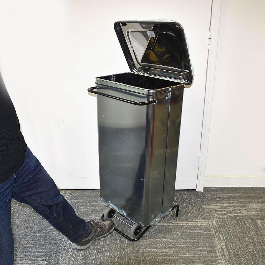 Neuf POUBELLE MOBILE À PÉDALE-110 Lt.