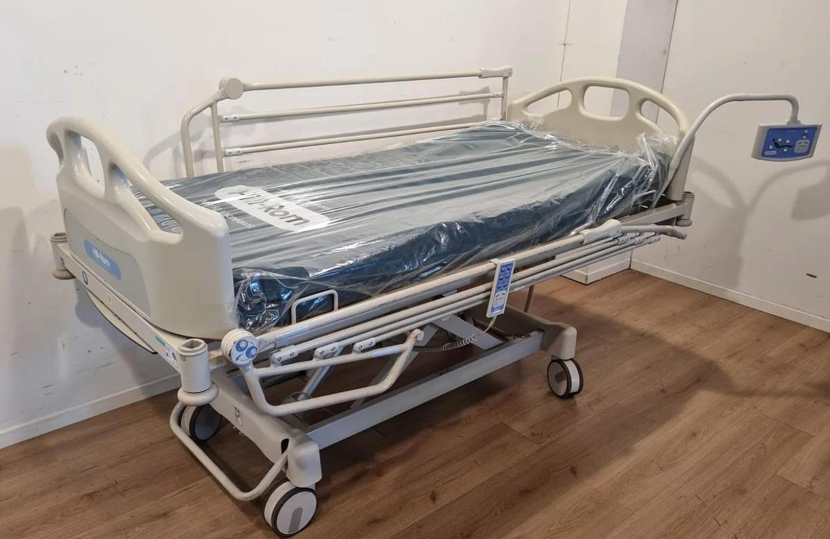 D'occasion LIT d'HOPITAL HILLROM AVANT GUARD 800 SEMI IC