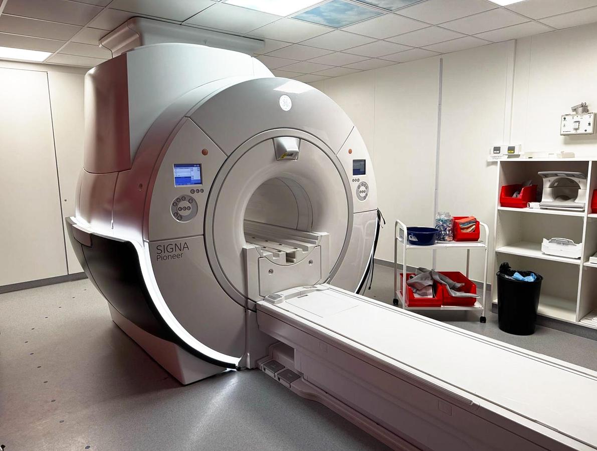 D'occasion SYSTÈME D’IRM GE Signa Pioneer 3.0T