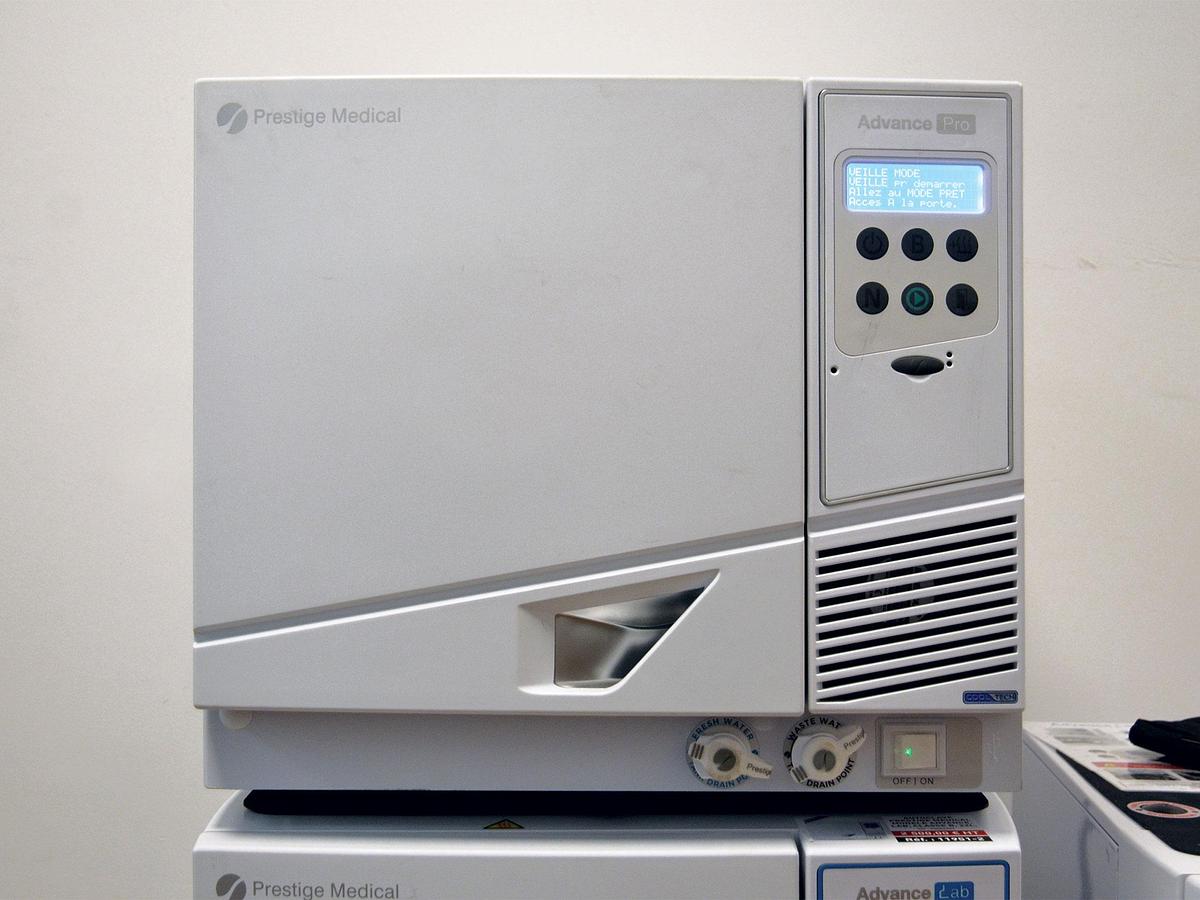 D'occasion AUTOCLAVE PRESTIGE MEDICAL MODELE ADVANCE PRO, CLASSE B, 22 litres, avec enregistreur de données.