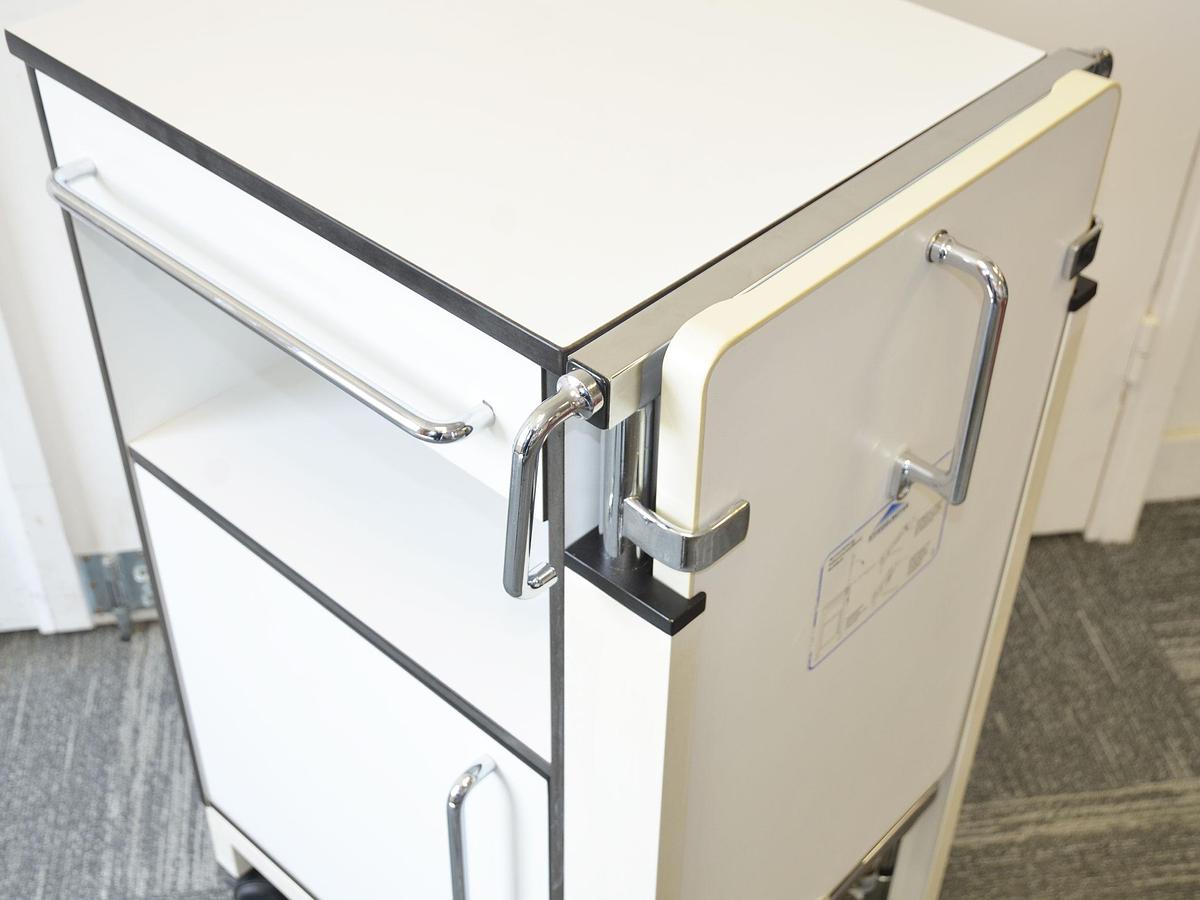 D'occasion TABLE DE CHEVET AVEC PLATEAU STIEGELMEYER