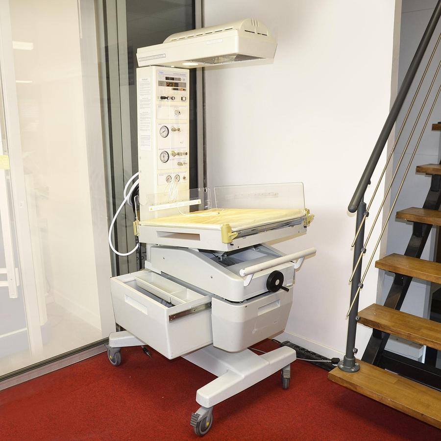 D'occasion TABLE DE REANIMATION NEONATALE DRAEGER AIRSHIELDS