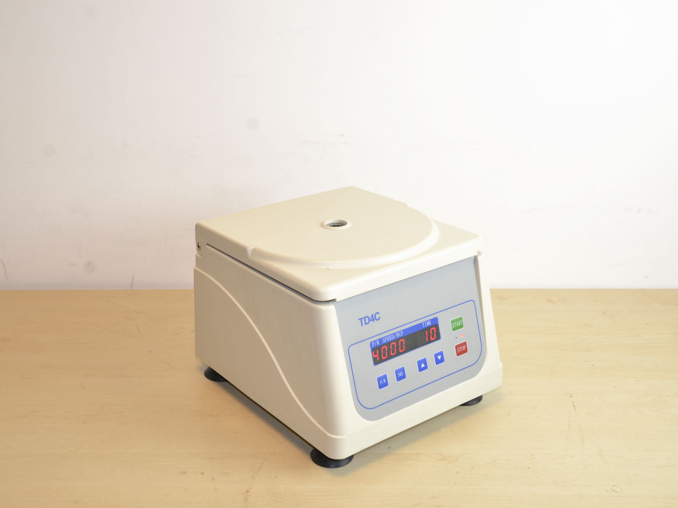 D'occasion CENTRIFUGEUSE DE TABLE TD4C