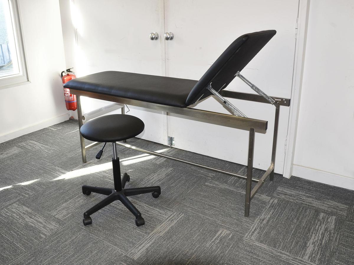 D'occasion ENSEMBLE DIVAN D'EXAMEN HOLTEX ET TABOURET MOBILE