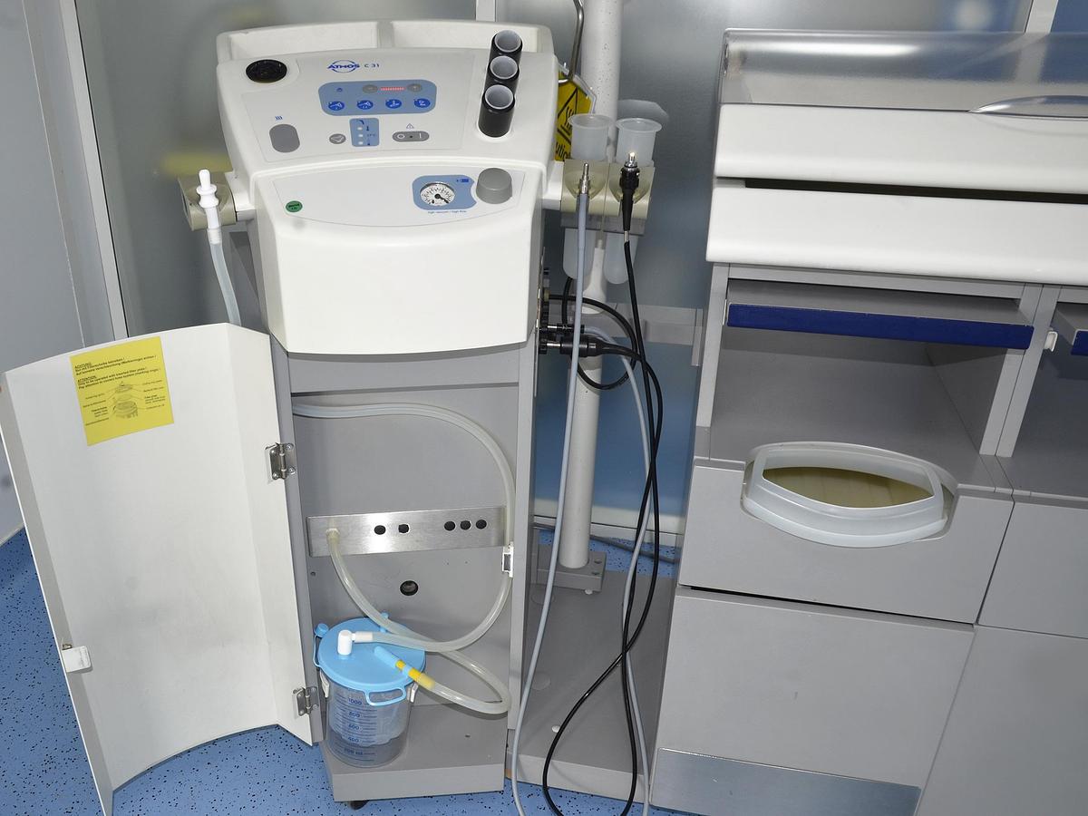 D'occasion UNITÉ DE CONSULTATION ORL ATMOS C31 AVEC MICROSCOPE KARL ZEISS PICO 