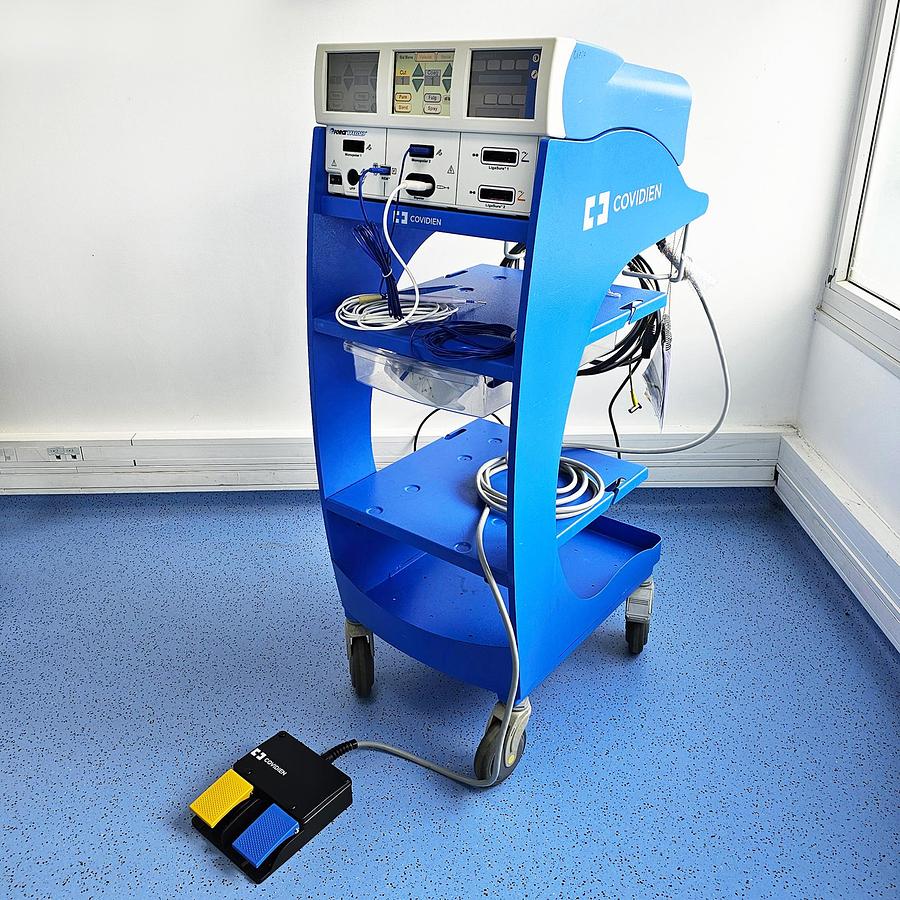 D'occasion BISTOURI ELECTRIQUE VALLEYLAB FORCE TRIAD SUR CHARIOT