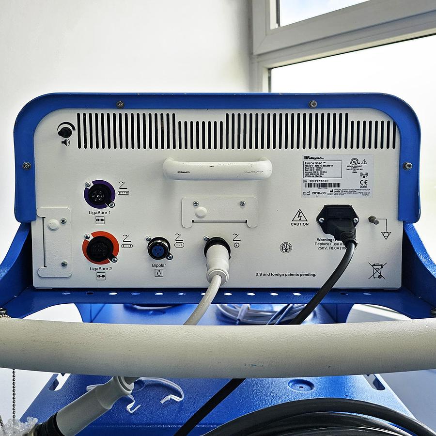 D'occasion BISTOURI ELECTRIQUE VALLEYLAB FORCE TRIAD SUR CHARIOT