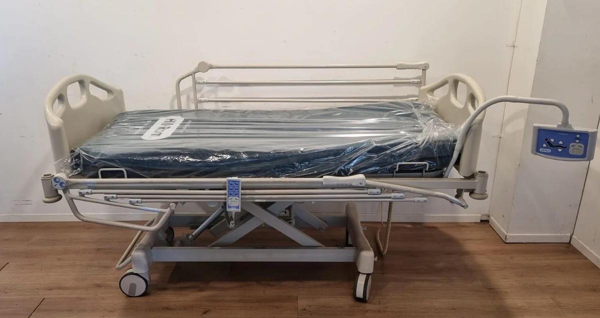 D'occasion LIT d'HOPITAL HILLROM AVANT GUARD 800 SEMI IC