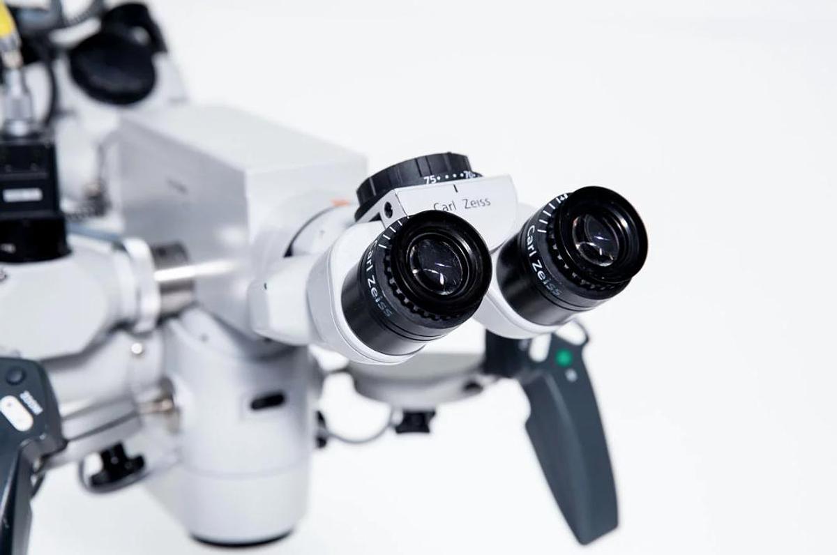 D'occasion MICROSCOPE CHIRURGICAL ZEISS OPMI VARIO S88