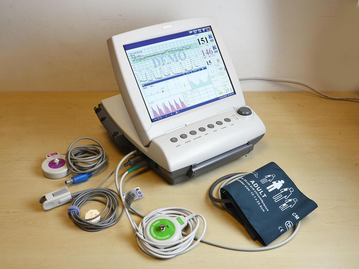 D'occasion CARDIOTOCOGRAPHE EDAN F9 AVEC SONDE TOCO, SONDE CARDIO MONITORAGE DE LA MÈRE (PNI, SPO2)