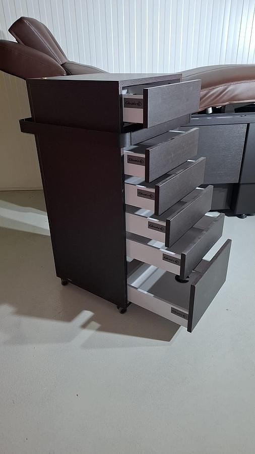 D'occasion TABLE DE SOINS GHARIENI DE GRAND LUXE MULTIFONCTIONNELLE AVEC MEUBLE ASSORTI DE RANGEMENT ET TABOURET, PARFAIT ÉTAT Hightech Wellnessliege Massage Spa table