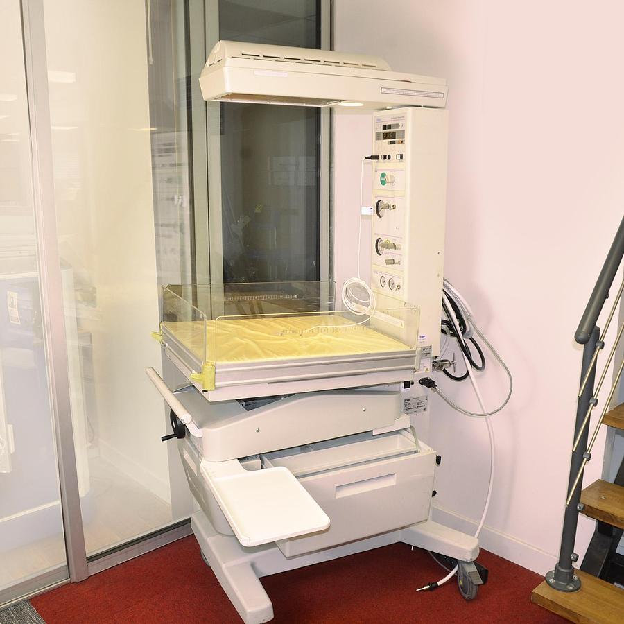 D'occasion TABLE DE REANIMATION NEONATALE DRAEGER AIRSHIELDS