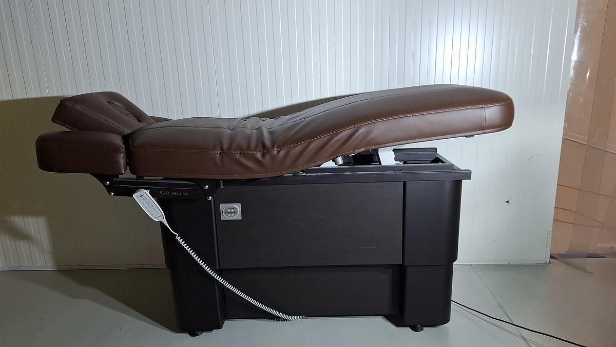 D'occasion TABLE DE SOINS GHARIENI DE GRAND LUXE MULTIFONCTIONNELLE AVEC MEUBLE ASSORTI DE RANGEMENT ET TABOURET, PARFAIT ÉTAT Hightech Wellnessliege Massage Spa table