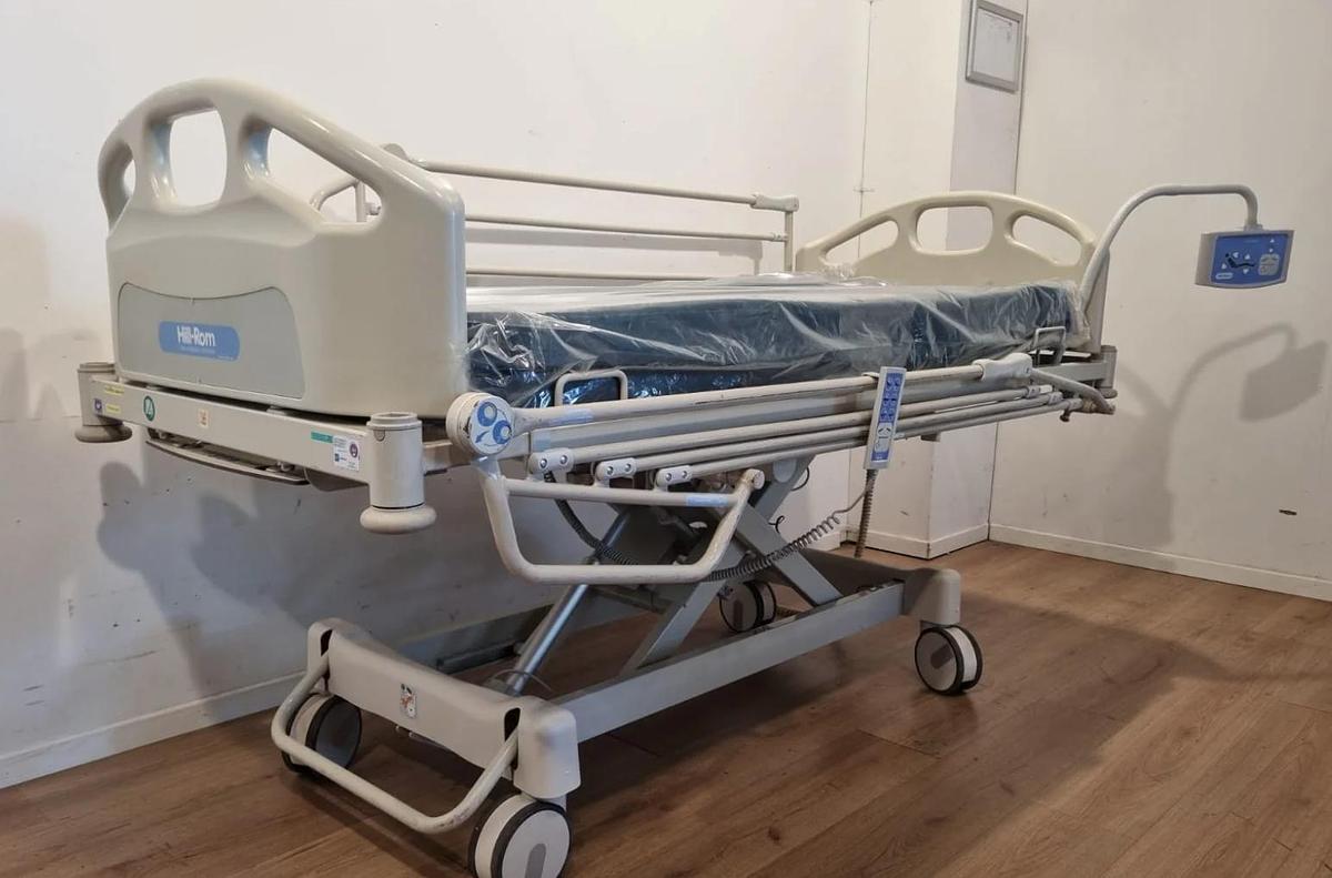 D'occasion LIT d'HOPITAL HILLROM AVANT GUARD 800 SEMI IC