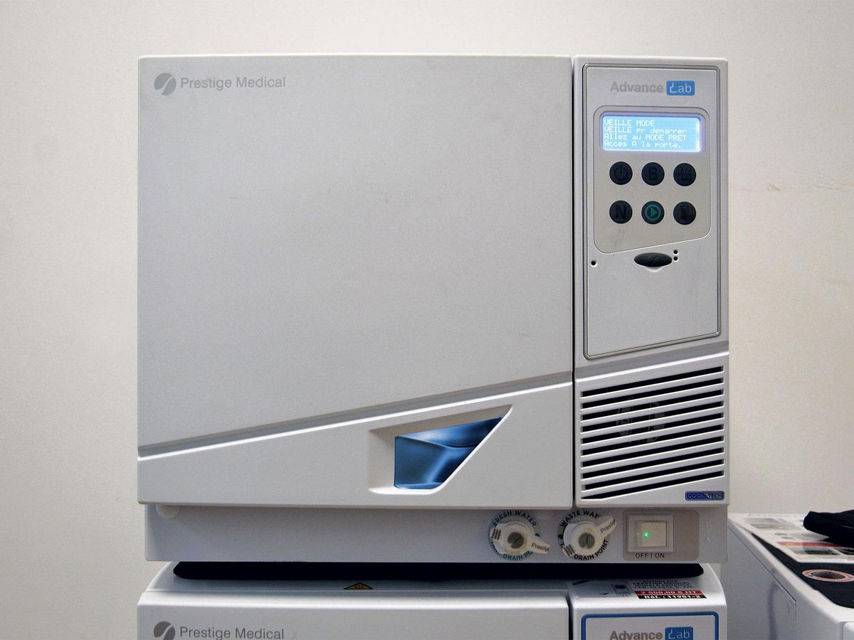 D'occasion AUTOCLAVE PRESTIGE MEDICAL MODELE ADVANCE LAB, CLASSE B, 22 litres, avec enregistreur de données.