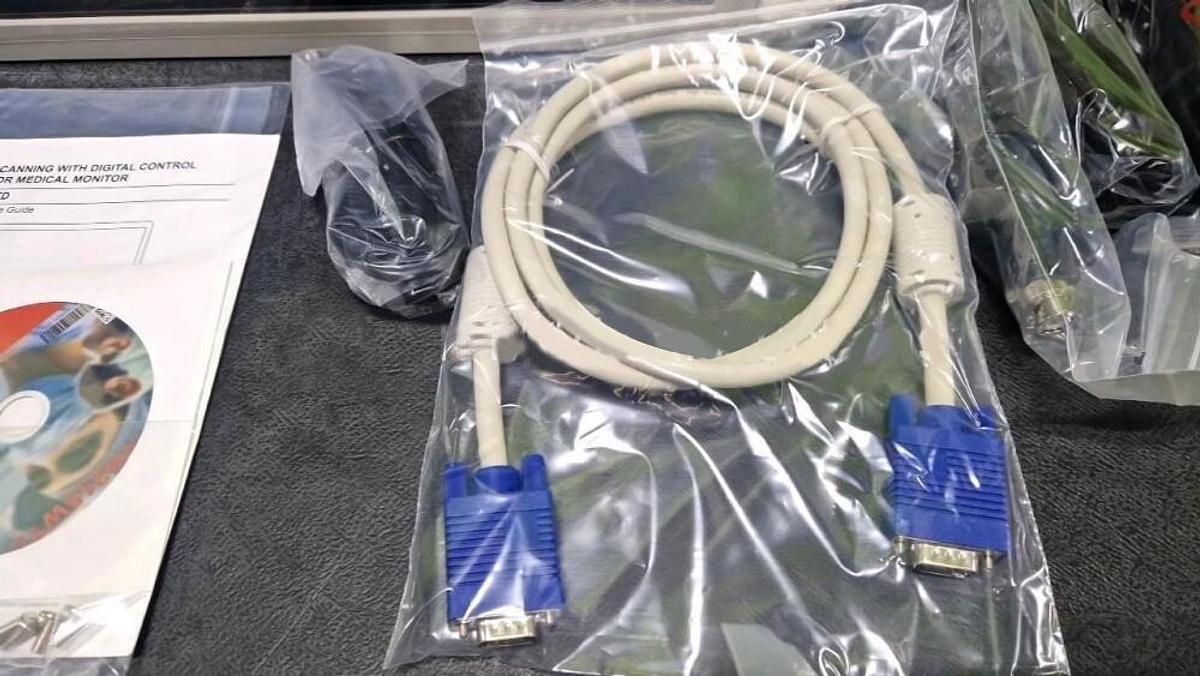 Neuf MONITEURS BARCO LCD 21,5 POUCES