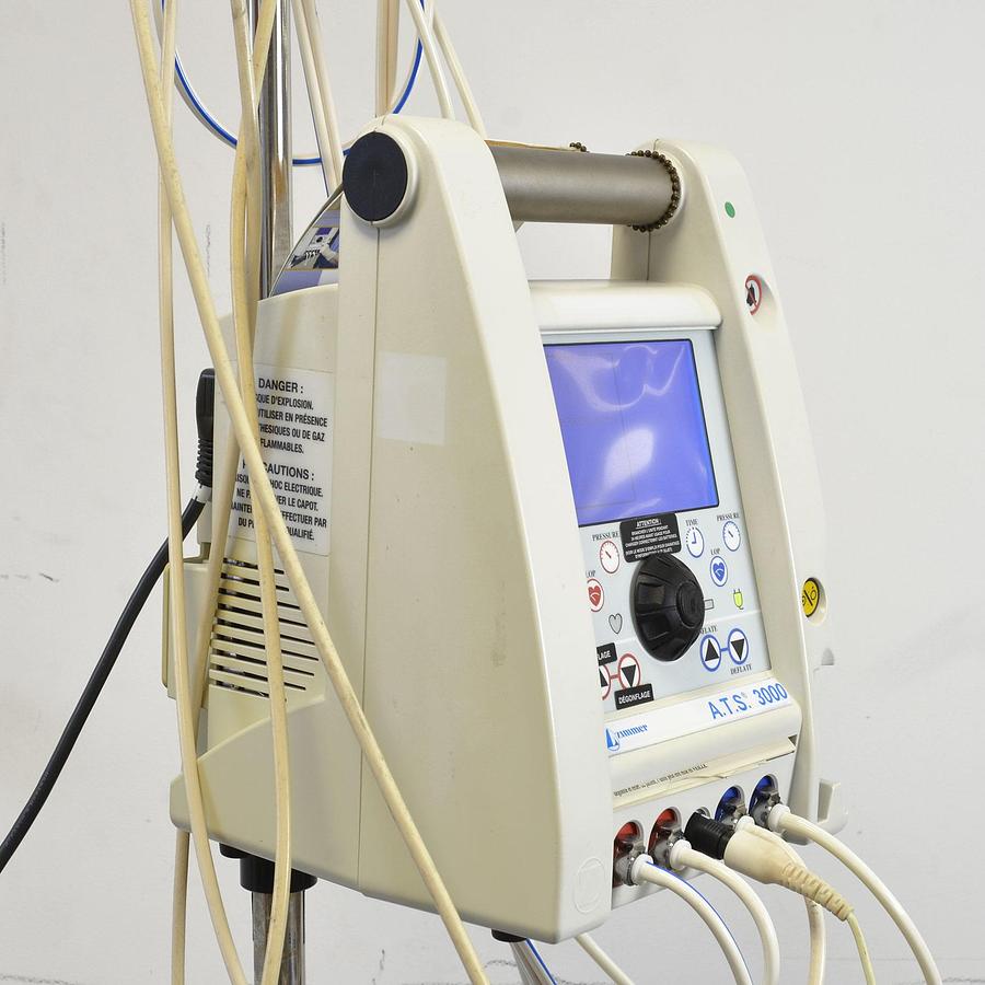 D'occasion GARROT PNEUMATIQUE ZIMMER A.T.S 3000  AVEC SES BRASSARDS