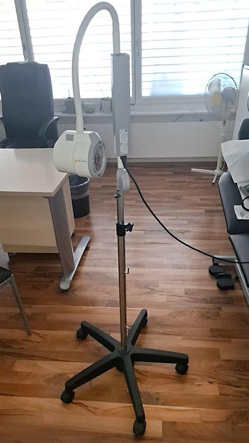 D'occasion LAMPE D'EXAMEN DERUNGS LICHT AG, À LED SUR SUPPORT MOBILE, DERUNGS LICHT