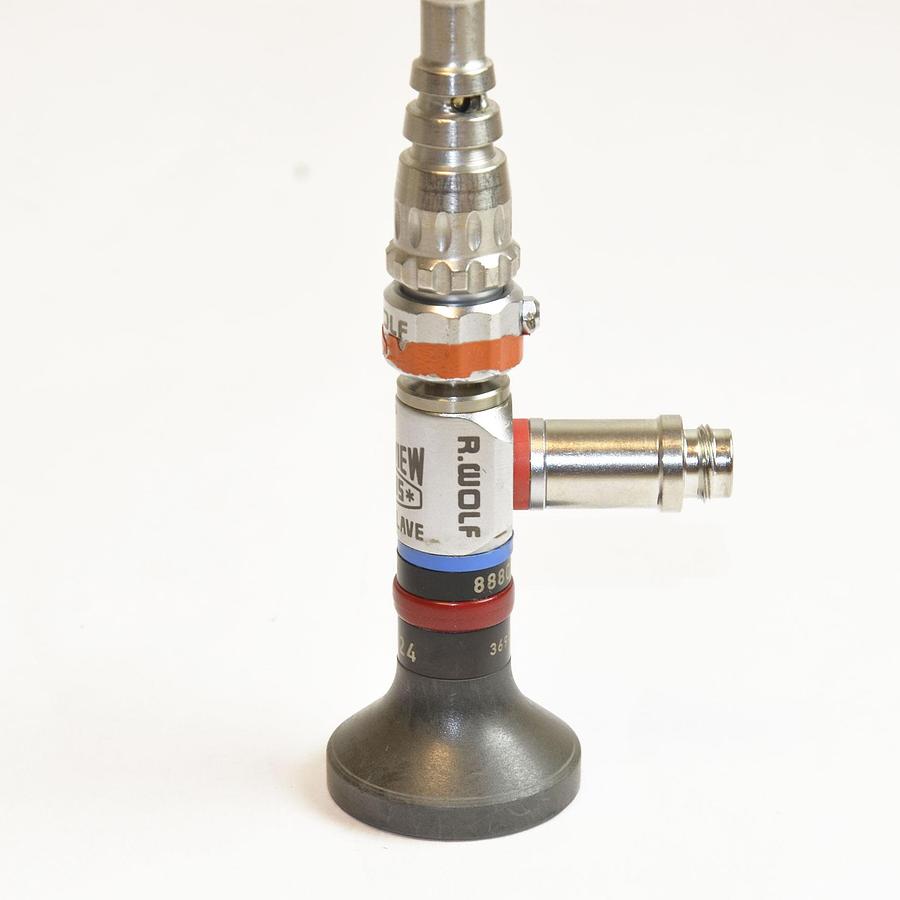 D'occasion ENSEMBLE D' ARTHROSCOPIE CONSTITIÉ D'UNE OPTIQUE R. WOLF 8880.531 O° PANOVIEW AVEC SET DE PINCES ET DE RONGEURS