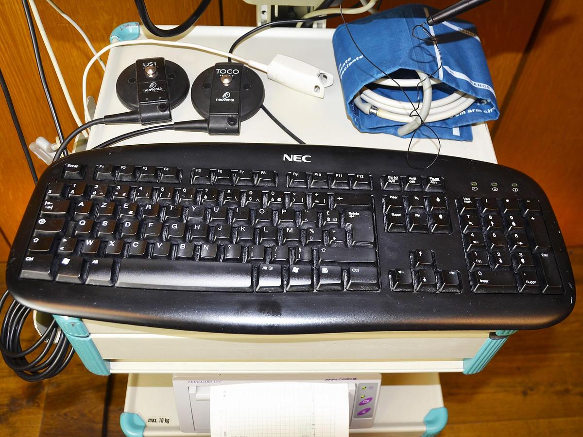 D'occasion TOCOCARDIOGRAPHE NEOVENTA STAN 31 AVEC SONDE TOCO, SONDE CARDIO MONITORAGE DE LA MÈRE (PNI, SPO2)