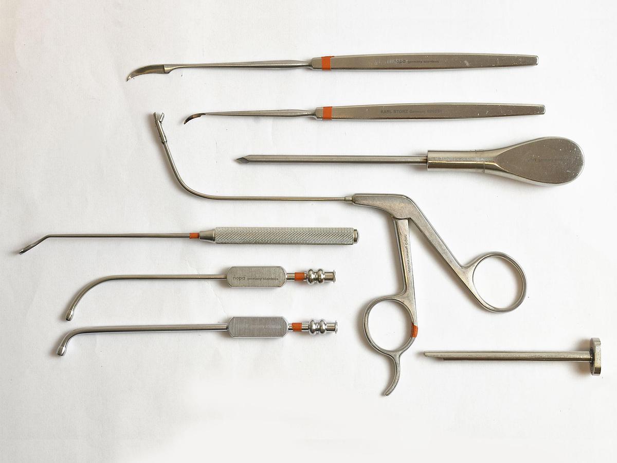 D'occasion ENSEMBLE D' ARTHROSCOPIE CONSTITIÉ D'UNE OPTIQUE R. WOLF 8880.531 O° PANOVIEW AVEC SET DE PINCES ET DE RONGEURS