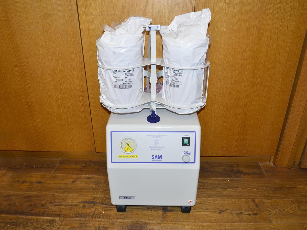 Neuf ASPIRATEUR CHIRURGICAL MGE SAM 35 avec pédale 2 bocaux de 4 litres consommable