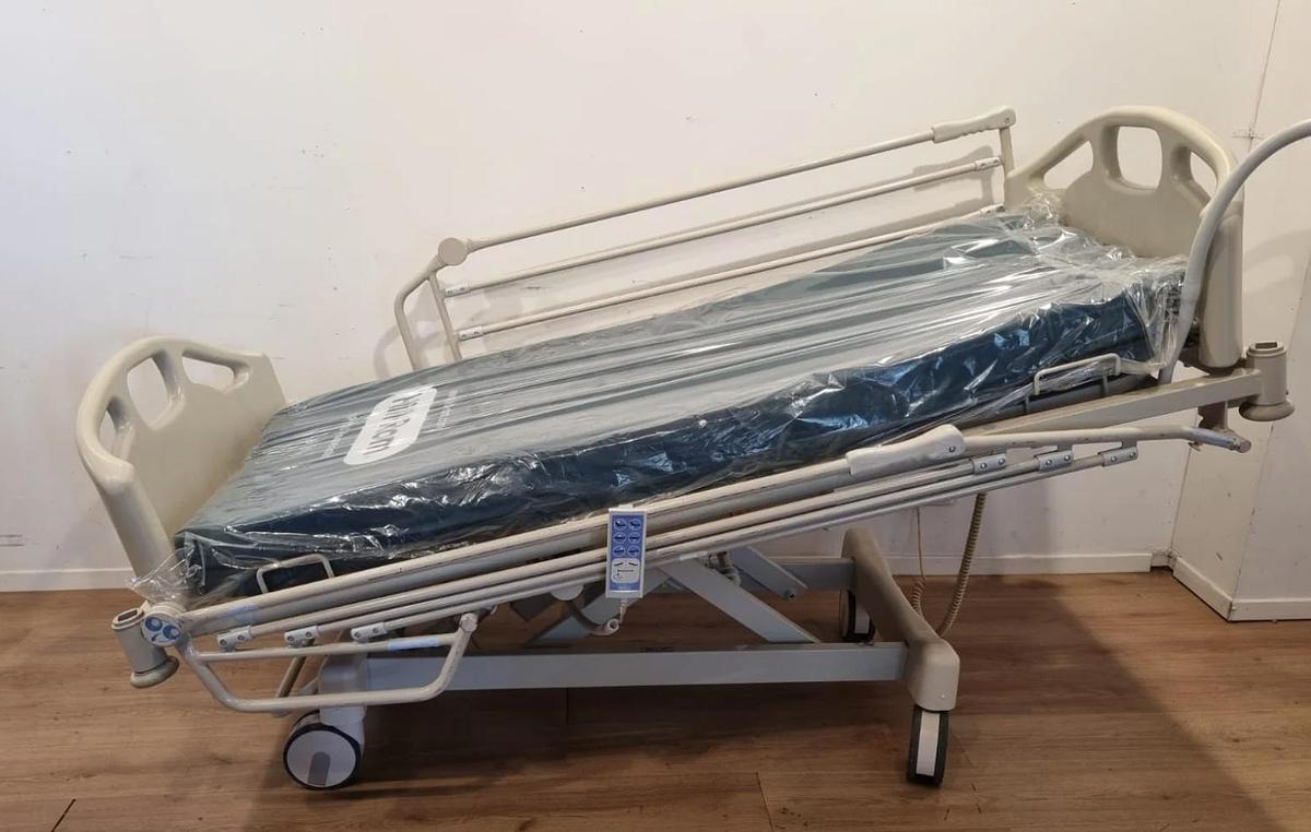 D'occasion LIT d'HOPITAL HILLROM AVANT GUARD 800 SEMI IC
