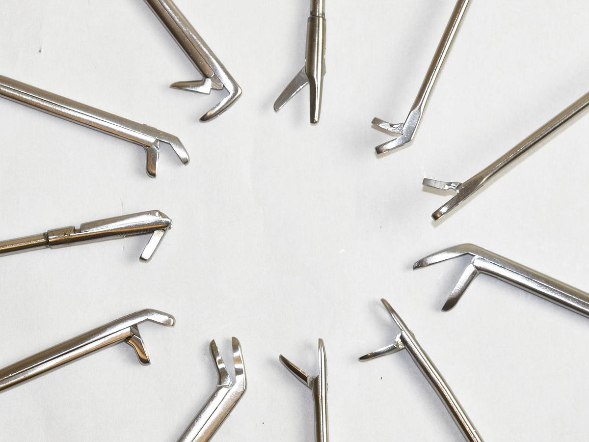 D'occasion ENSEMBLE D' ARTHROSCOPIE CONSTITIÉ D'UNE OPTIQUE R. WOLF 8880.531 O° PANOVIEW AVEC SET DE PINCES ET DE RONGEURS