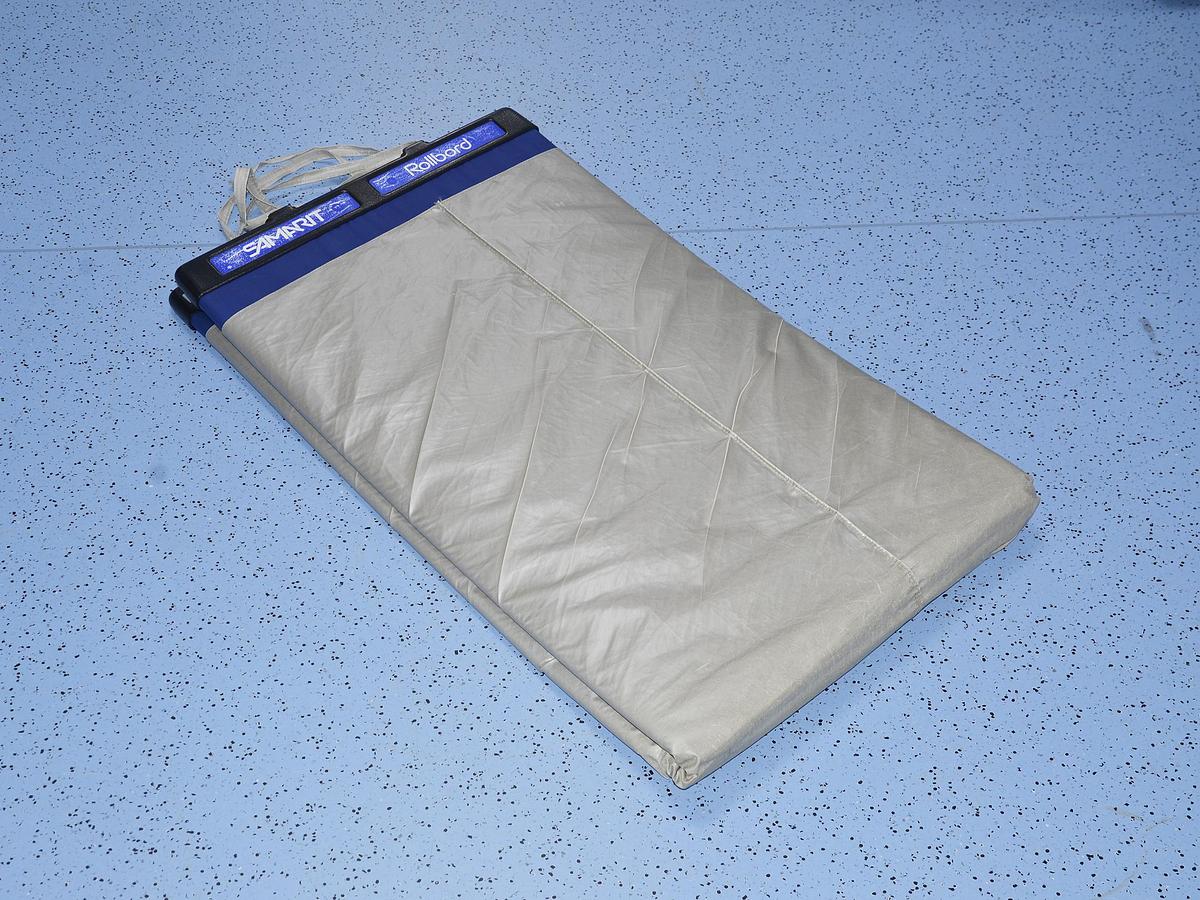 D'occasion CIVIÈRE SAMARIT ROLLBORD POUR TRANSFERT DE PATIENT