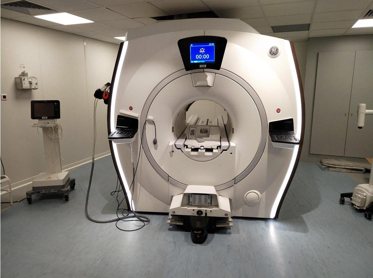 D'occasion SYSTÈME D’IRM GE MR450w GEMs 1.5T