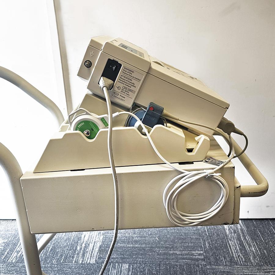 D'occasion TOCOCARDIOGRAPHE PHILIPS SÉRIES 50 A AVEC 1 SONDE CARDIO ET 1 SONDE CONTRACTION UTÉRINE