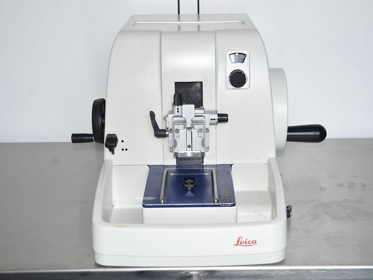 D'occasion MICROTOME LEICA RM2235