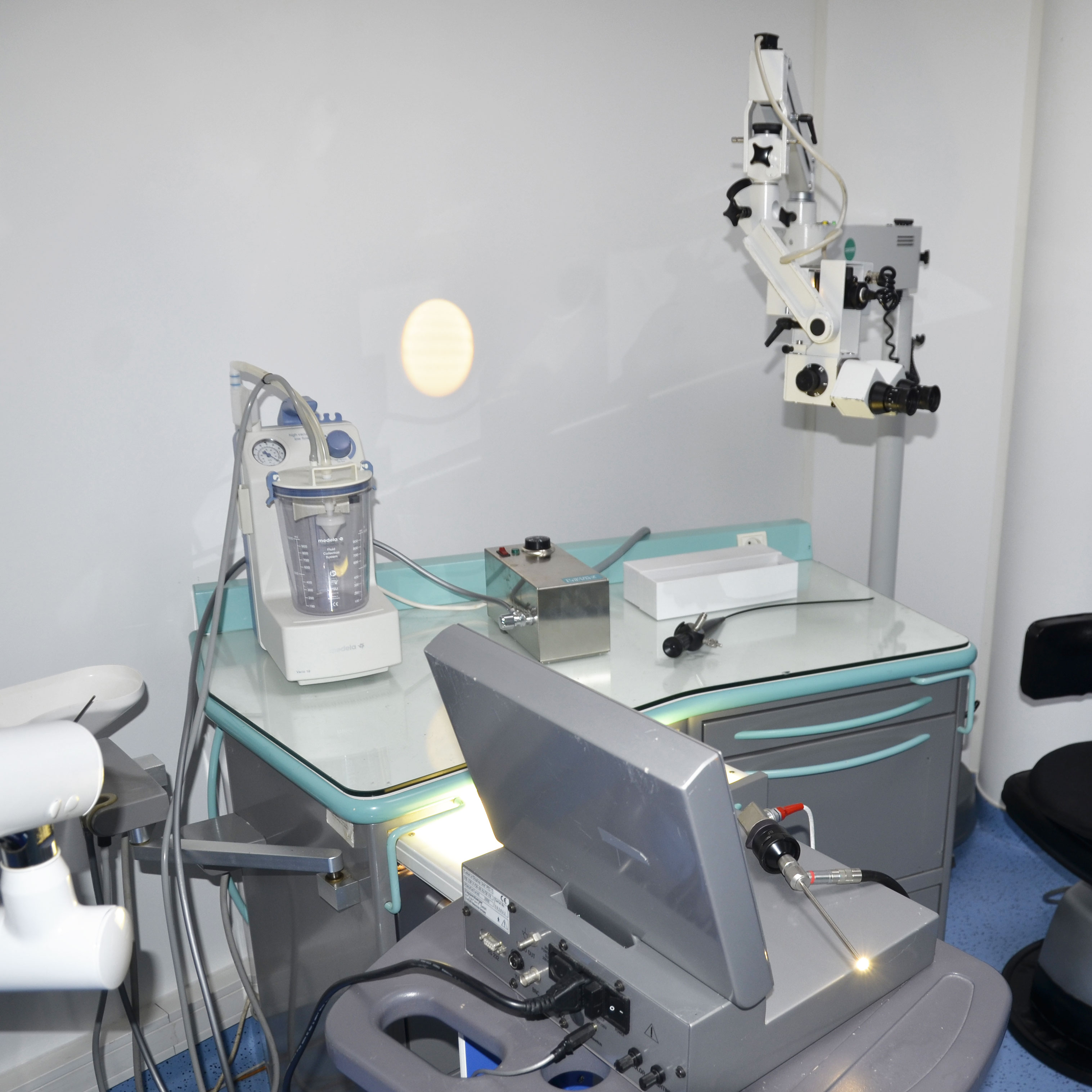 D'occasion UNITÉ DE CONSULTATION POURET AVEC NASOFIBROSCOPE MACHIDA, INCLUANT ÉCRAN ET SYSTÈME VIDÉO