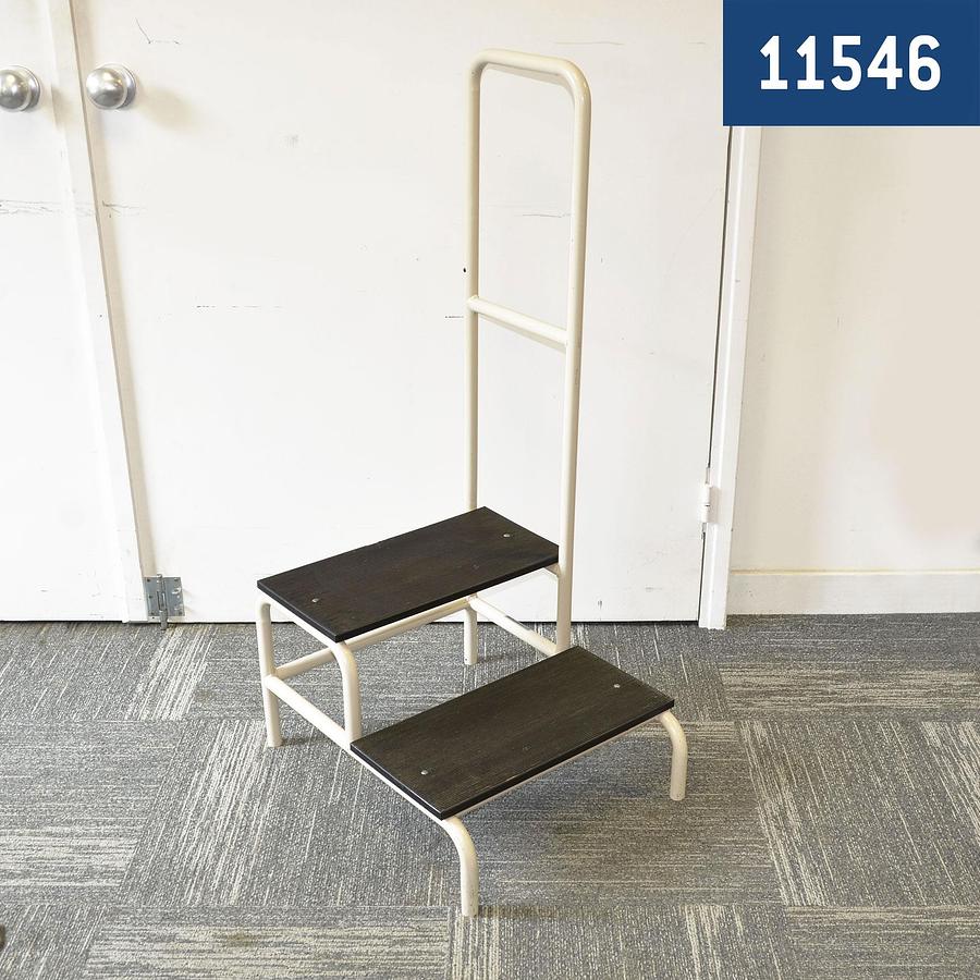 D'occasion ESCABEAU DE PHLEBOLOGIE 2 MARCHES