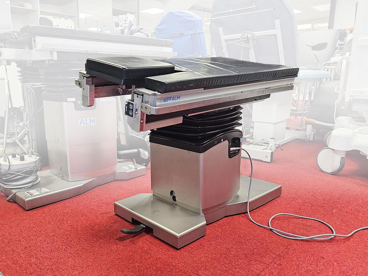 D'occasion TABLE D'OPERATION ELECTRIQUE ALM STERIS ST