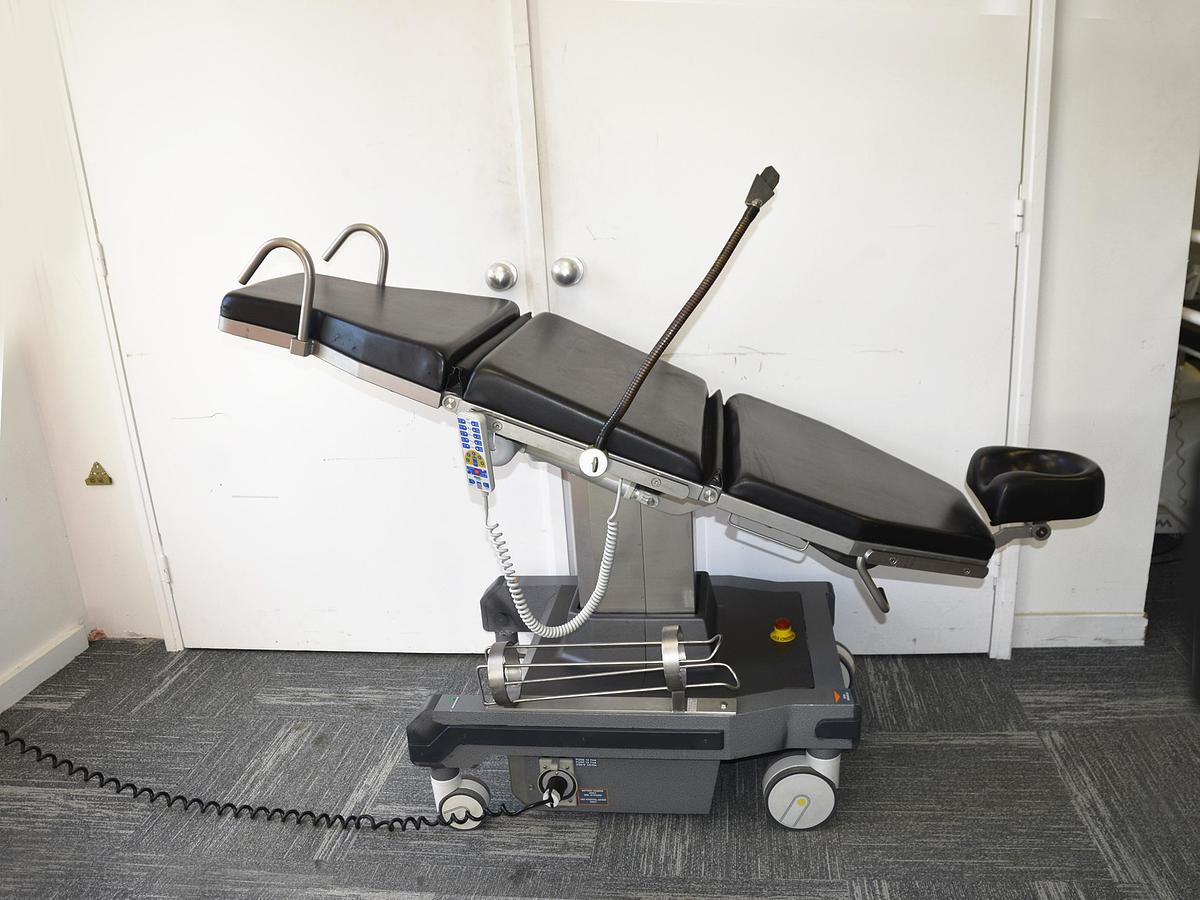 D'occasion FAUTEUIL ÉLECTRIQUE OPHTALMOLOGIQUE UFSK OSYS BL600 XLE