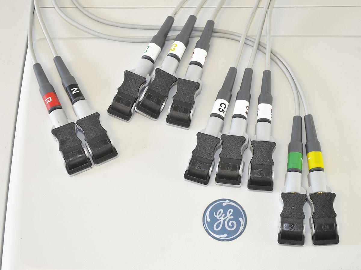 D'occasion ECG ELECTROCARDIOGRAMME GENERAL ELECTRIC MAC 5500 SUR CHARIOT