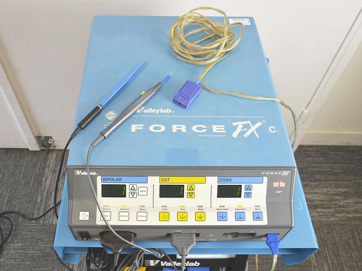 D'occasion BISTOURI ELECTRIQUE MONOPOLAIRE ET BIPOLAIRE VALLEYLAB FORCE FX