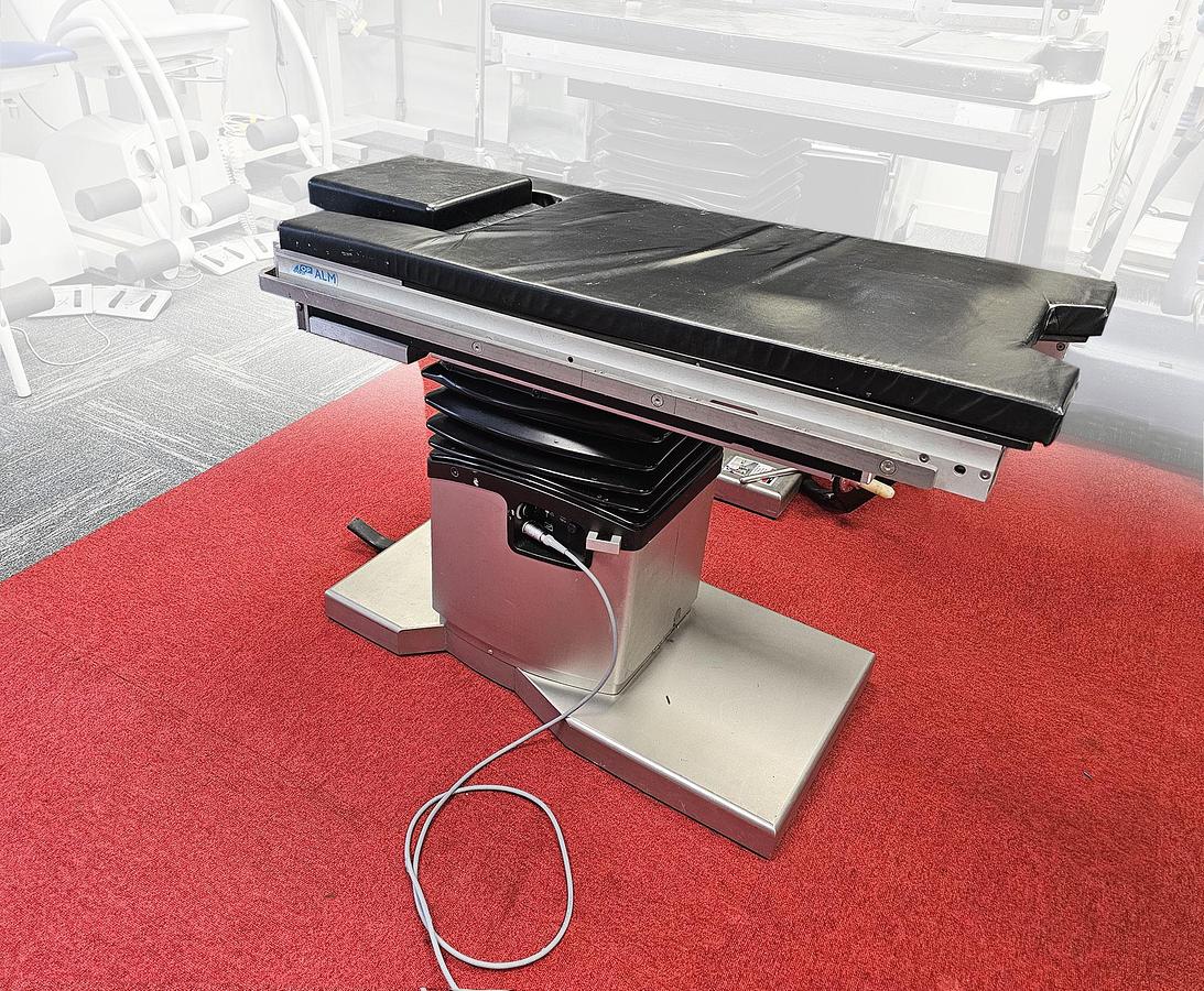 D'occasion TABLE D'OPERATION ELECTRIQUE ALM STERIS ST