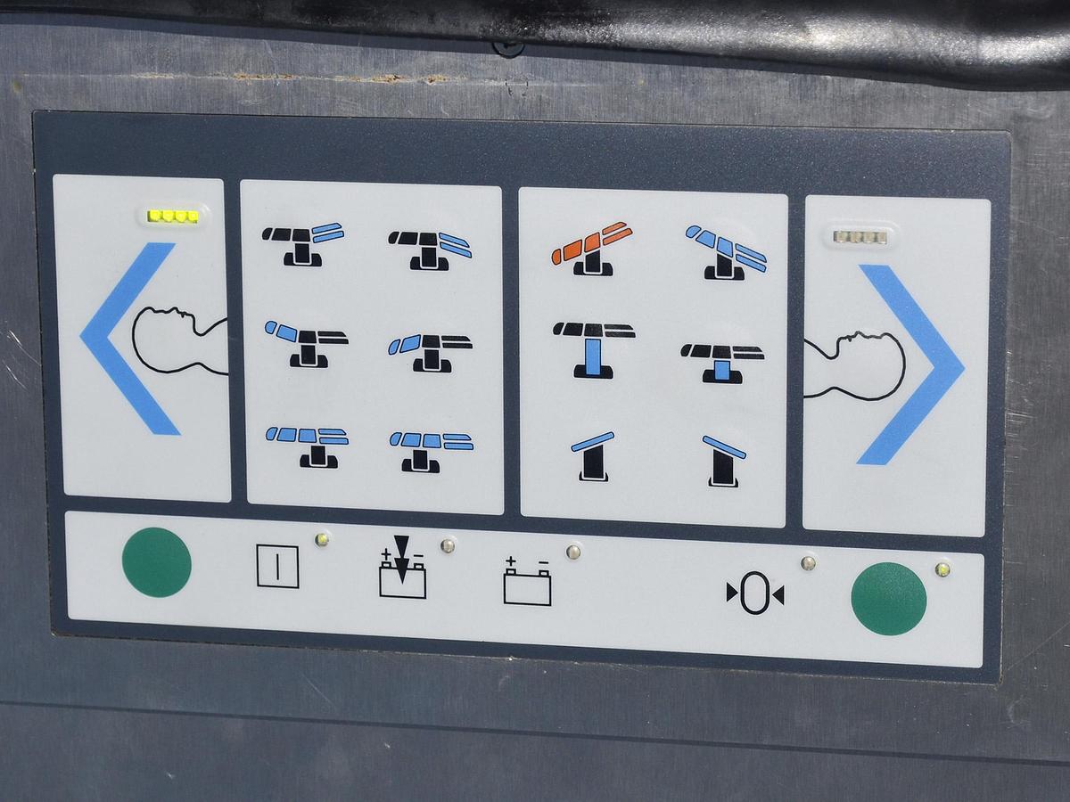 D'occasion TABLE D'OPÉRATION ÉLECTRIQUE TRUMPF JUPITER AVEC SES ACCESSOIRES