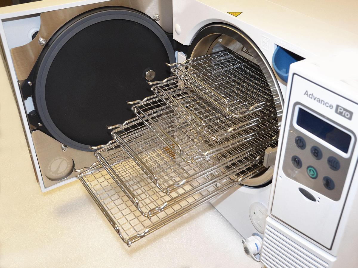 D'occasion AUTOCLAVE PRESTIGE MEDICAL MODELE ADVANCE PRO, CLASSE B, 22 litres, avec enregistreur de données.
