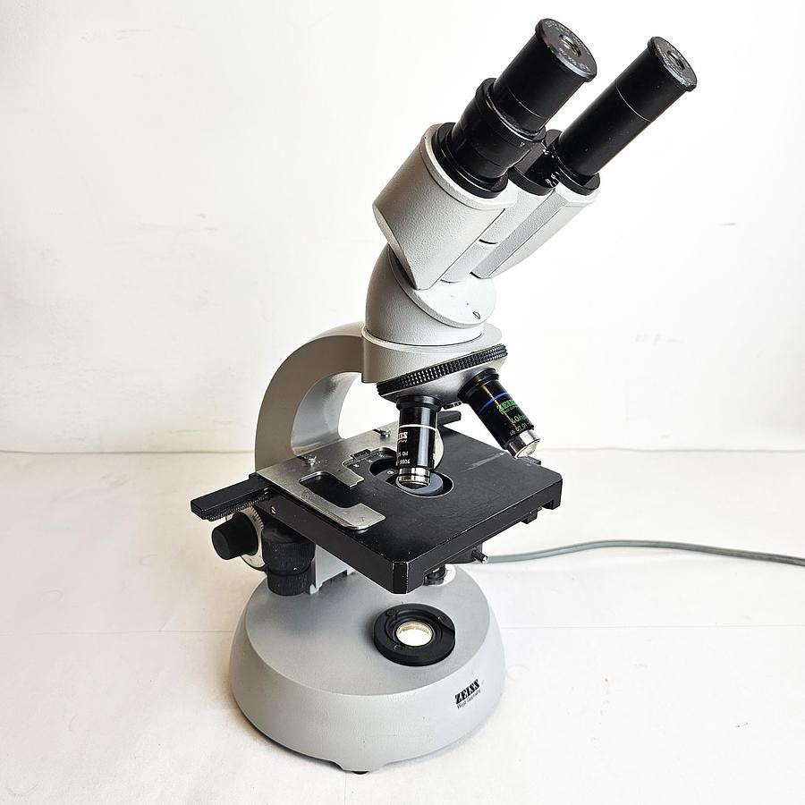 D'occasion MICROSCOPE DE LABORATOIRE CARL ZEISS NT6V/10W