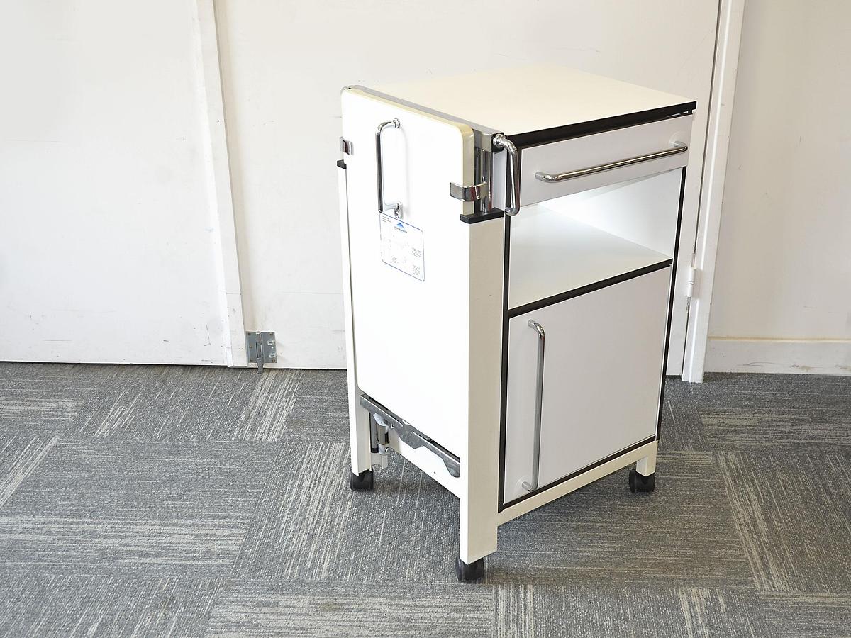 D'occasion TABLE DE CHEVET AVEC PLATEAU STIEGELMEYER