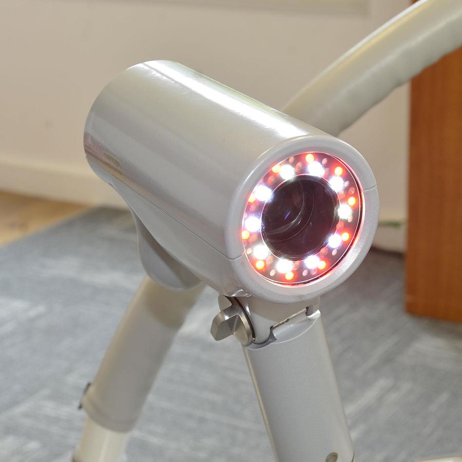 D'occasion FAUTEUIL GYNÉCOLOGIQUE SCHMITZ MEDI-MATIC AVEC VIDEO COLPOSCOPE VIDAN INTEGRÉ ET ECRAN